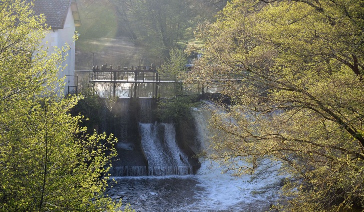 Petite Usine hydroélectrique de la Trave et son barrage Petite Usine hydroélectrique de la Trave et son barrage