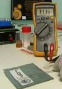 Une batterie PAPEL, en cellulose et graphite Une batterie PAPEL, en cellulose et graphite