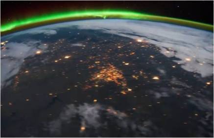Les sites d'extraction de gaz de schiste dans le Dakota du Nord, vus de la Station Spatiale Internationale Les sites d'extraction de gaz de schiste dans le Dakota du Nord, vus de la Station Spatiale Internationale