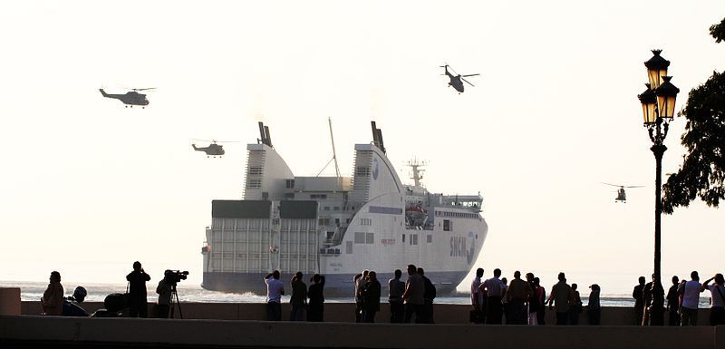 Le GIGN aborde par hélicoptère le ferry de la SNCM, le Pascal Paoli détourné par des syndicalistes corses de la STC en 2005 (crédit Wikimedia.org)