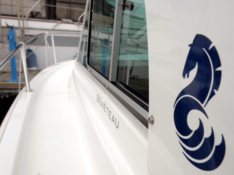 Leader mondial du voilier de plaisance, Bénéteau se positionne désormais sur les bateaux à moteur (licence Creative Commons)