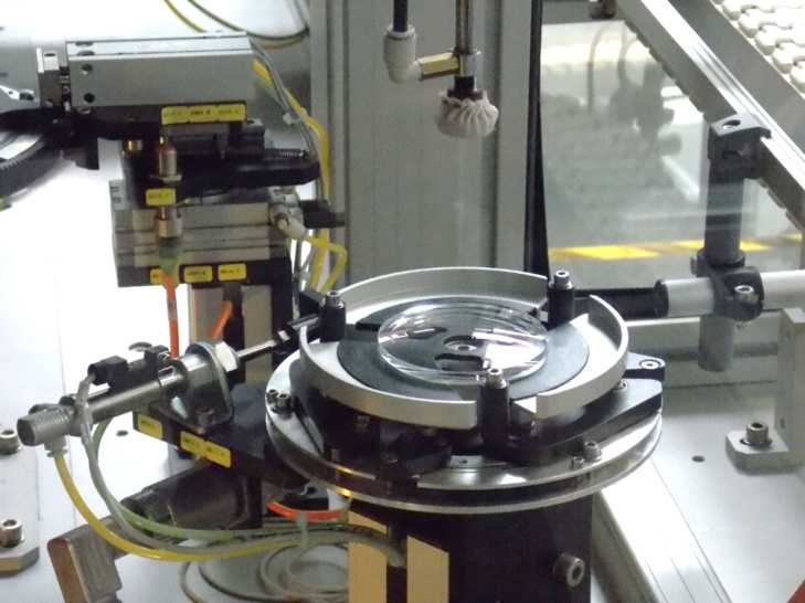 Optic 2000 : Reportage dans les coulisses de la fabrication des lunettes Optic 2000 : Reportage dans les coulisses de la fabrication des lunettes