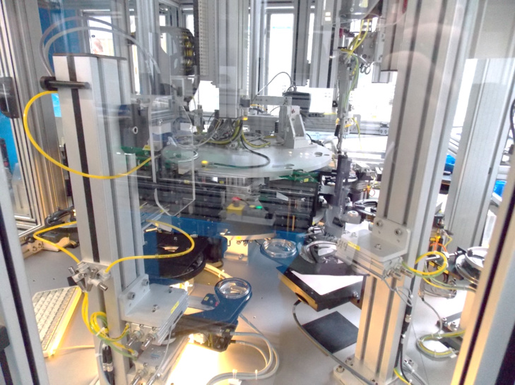 Optic 2000 : Reportage dans les coulisses de la fabrication des lunettes Optic 2000 : Reportage dans les coulisses de la fabrication des lunettes