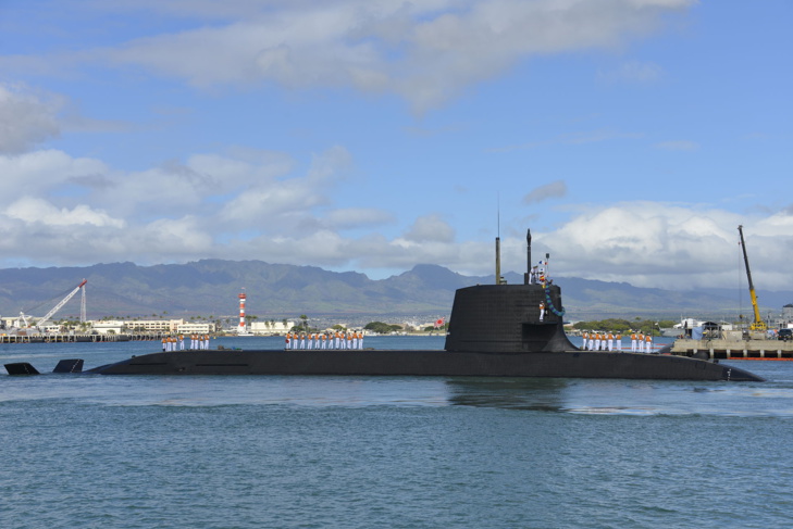 L'Hakuryu (SS-503), troisième sous-marin produit de la classe Soryu, en visite à Pearl Harbor en février 2013 (sous licence Creative Commons) L'Hakuryu (SS-503), troisième sous-marin produit de la classe Soryu, en visite à Pearl Harbor en février 2013 (sous licence Creative Commons)