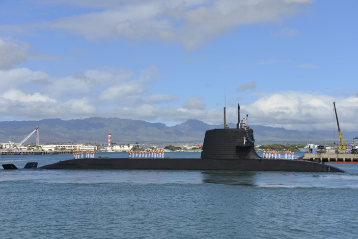 L'Hakuryu (SS-503), troisième sous-marin produit de la classe Soryu, en visite à Pearl Harbor en février 2013 (sous licence Creative Commons)