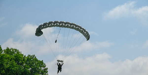 De nouveaux parachutes pour les troupes aéroportées françaises ?