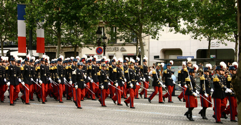 Armées : plus d'un jeune sur deux serait prêt à s'engager