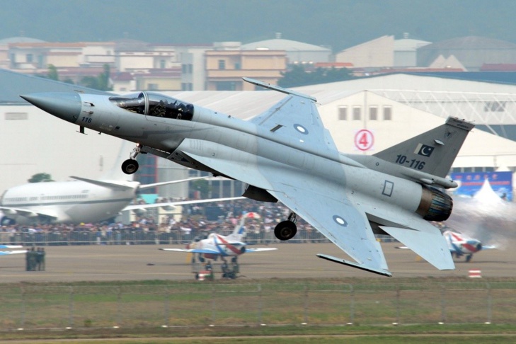JF-17 (Photographe: Peng Chen) JF-17 (Photographe: Peng Chen)