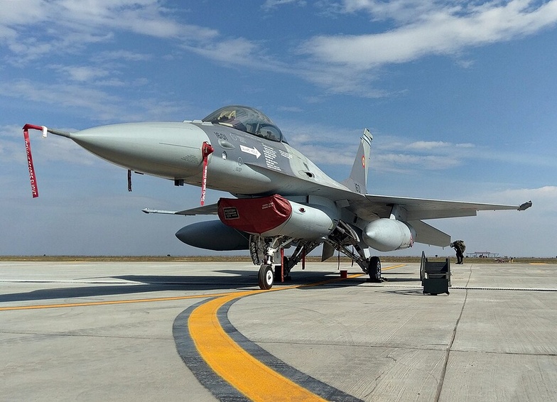 Deux F-16 de la Roumanie ont interceptionné un drone russe. Wikipedia