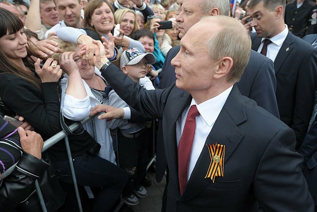 Vladimir Poutine n’offre aucune perspective de négociation et poursuit une stratégie de confrontation qui fragilise son propre pays. Wikipedia Vladimir Poutine n’offre aucune perspective de négociation et poursuit une stratégie de confrontation qui fragilise son propre pays. Wikipedia