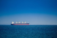 Un « bateau fantôme » saisi par la France : symbole de la guerre économique en mer Un « bateau fantôme » saisi par la France : symbole de la guerre économique en mer