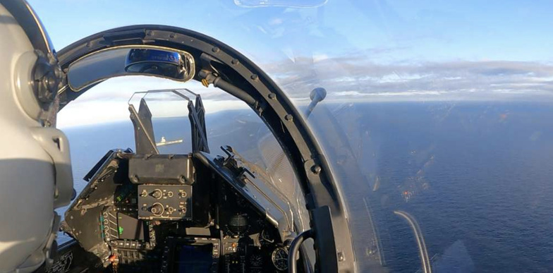 Le porte-avions Charles de Gaulle pris pour cible par l'Armée de l'Air et de l'Espace Le porte-avions Charles de Gaulle pris pour cible par l'Armée de l'Air et de l'Espace