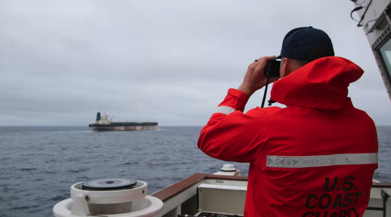 Les forces américaines ont pris le contrôle d’un pétrolier russe en Atlantique Nord. Les États-Unis affirment que le navire était sans pavillon reconnu et impliqué dans des violations de sanctions. Capture d'écran X