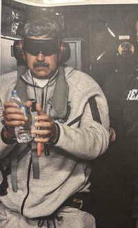 Nicolas Maduro à bord de l'USS Iwo Jima, après son arrestation - United States Department of Defense