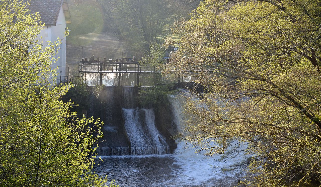 Petite Usine hydroélectrique de la Trave et son barrage Petite Usine hydroélectrique de la Trave et son barrage