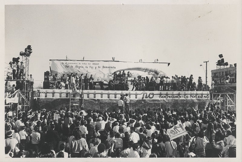 Le groupe Inti Illimani à la campagne pour le référendum au Chili en 1988. Il défendait le « Non » à Augusto Pinochet au pouvoir depuis 1973.