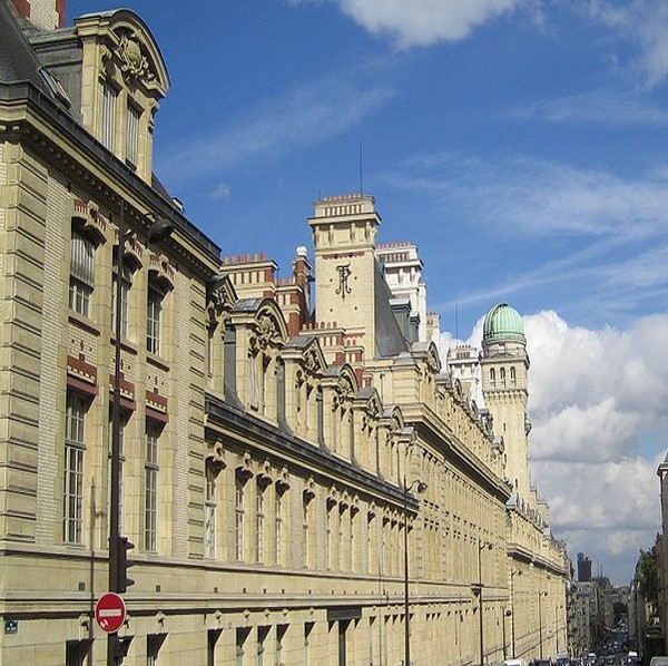 Paris La Sorbonne (crédit : Thierry Bezecourt)