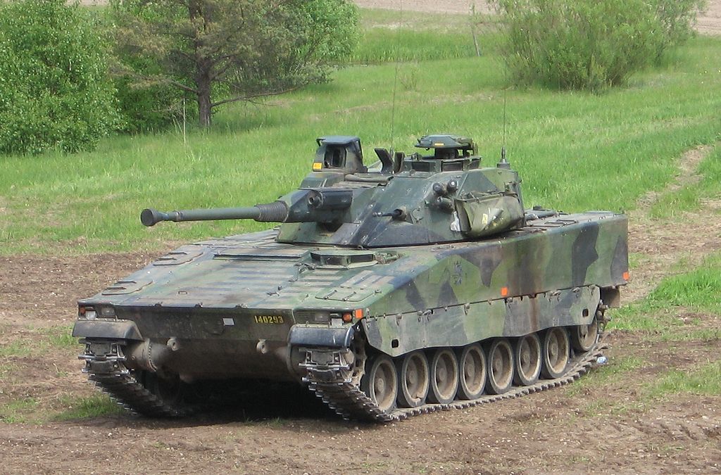 Le CV90, fabriqué par BAE Systems. Wikipedia