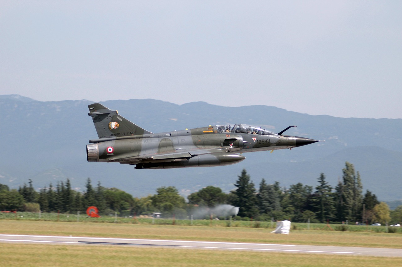 Mirage 2000 : un grondement militaire secoue le ciel de la Gironde