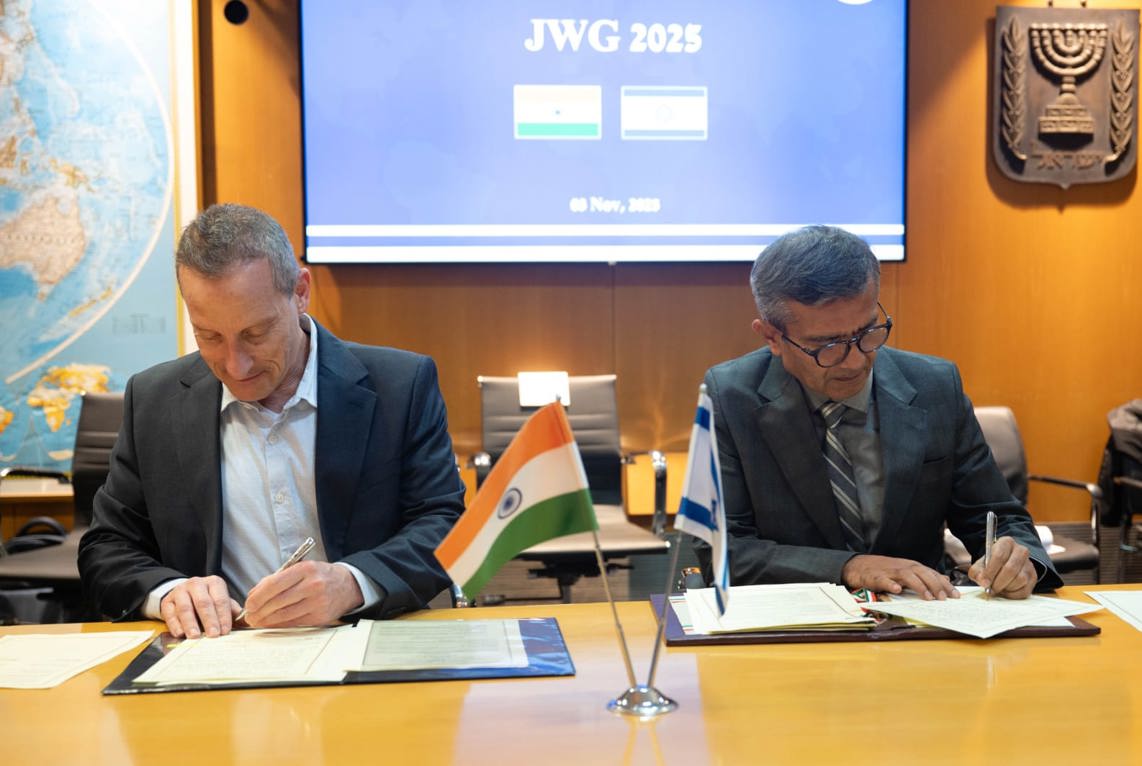 Amir Baram et Shri Rajesh Kumar Singh / photo : Ministère de la défense israélien.