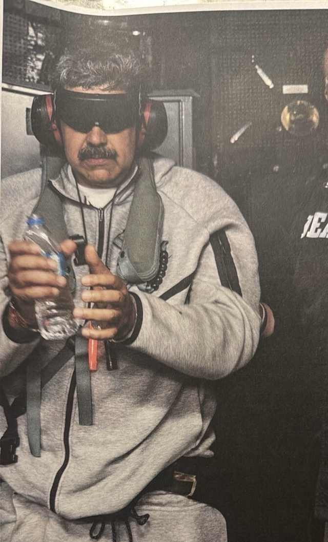 Nicolas Maduro à bord de l'USS Iwo Jima, après son arrestation - United States Department of Defense