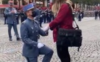 La demande en mariage, l’image de ce 14 juillet 2021