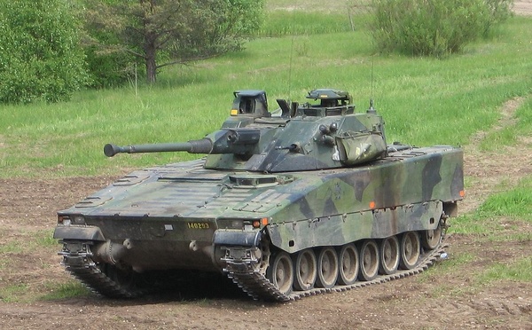 Le CV90, fabriqué par BAE Systems. Wikipedia