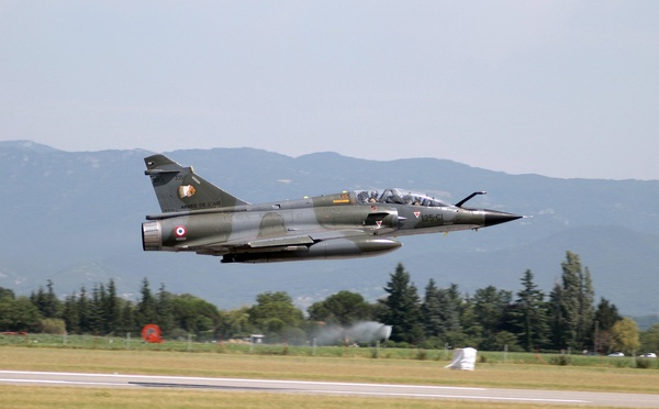 Mirage 2000 : un grondement militaire secoue le ciel de la Gironde