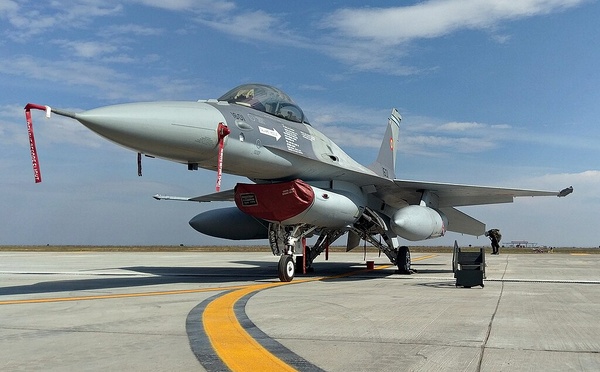 Deux F-16 de la Roumanie ont interceptionné un drone russe. Wikipedia 