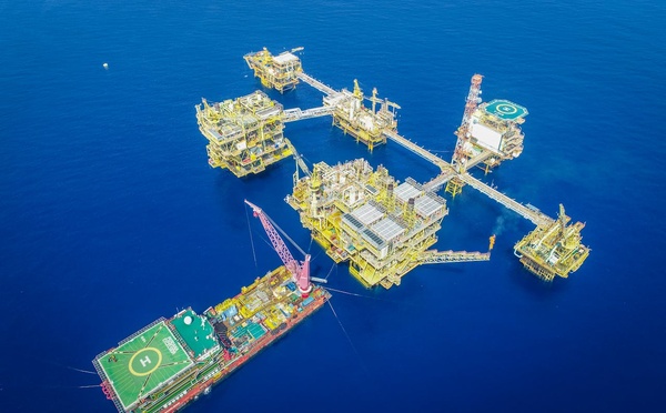 Le déclin du pétrole et du gaz : un défi stratégique pour la souveraineté énergétique