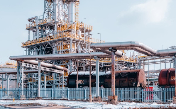 Gaz russe : l’Union européenne verrouille la rupture énergétique d’ici 2027