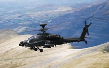 Apache : l’hélicoptère américain se transforme en chasseur de drones meurtrier